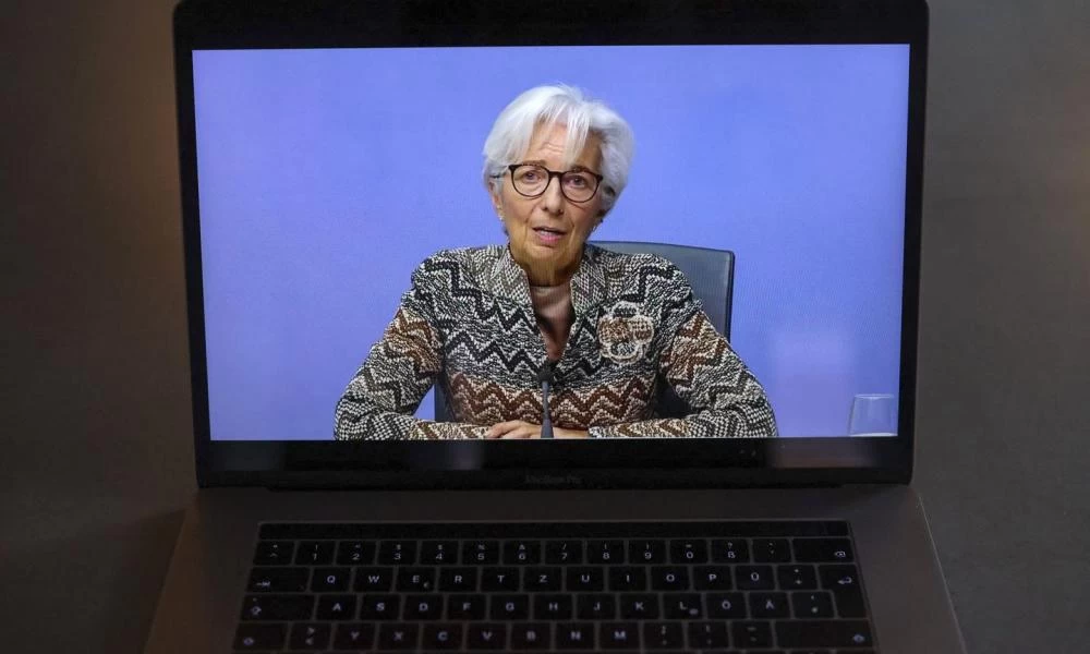 ΕΚΤ: Επεκτείνει το πρόγραμμα αγοράς ομολόγων και δίνει 500 δισ.